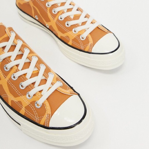 giraffe print converse shoes